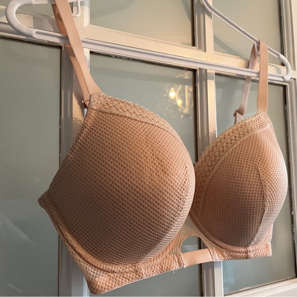 Molded cup supportive lace bra - Picture 2 of 3